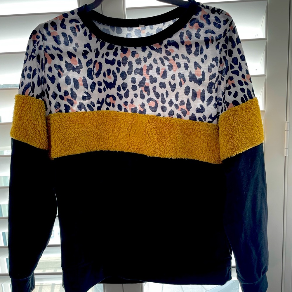Women’s sweatshirt size S